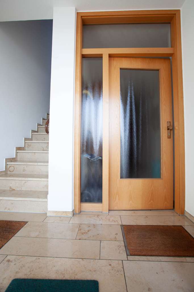 Immobilie in Welzheim - Charmantes Einfamilienhaus mit Einliegerwohnung und sonnigem Grundstück in ruhiger Wohnlage - Bild 1