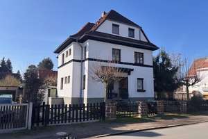 Villa ähnliches Zweifamilienhaus mit Garten und Pool auf 3 Etagen in Mölkau