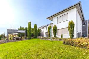 Viel Platz für alle: Großes Einfamilienhaus mit Traumgarten in Nordshausen – Die vollständige Adresse der Immobilie erhältst du vom Anbieter., 34132 Nordshausen, Kassel – Vorschaubild 4