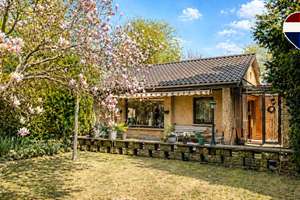 Bungalow in Berlin-Karow mit Keller, Garage, 1.006 m² Grundstück im Angebotsverfahren