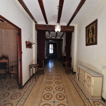 FREISTEHENDES HAUS IM ZENTRUM ZUR EIGENEN GESTALTUNG ZU RENOVIEREN