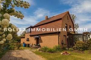 Großes EFH in Rudow | 252 m² BGF | 5 Zimmer | Kamin | Keller | 2 Wintergärten | 700 m² Grundstück – Die vollständige Adresse der Immobilie erhältst du vom Anbieter., 12357 Rudow, Berlin – Vorschaubild 2