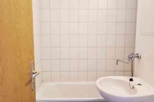 Ihr neues Zuhause: Bezugsfertige 1-Zimmerwohnung mit Balkon! – Prohliser Allee 33, 1239 Prohlis-Süd, Dresden – Vorschaubild 4