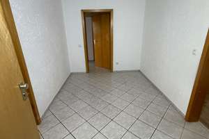 Frisch gestrichene 4 Raum Wohnung im Erdgeschoss mit Terrasse – Oemken Str. 91, 45892 Resse, Gelsenkirchen – Vorschaubild 3