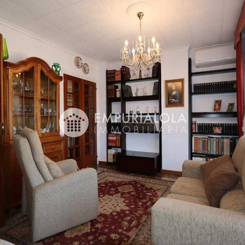 Geräumige und helle Wohnung mit Balkon im Viertel Creu de la Mà