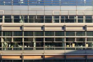 Schöne 3 Zi.-Wohnung mit 2 Balkonen & Blick in den begrünten Innenhof! Direkt am Potsdamer Platz! – Rudolf-von-Gneist-Gasse 4, 10785 Tiergarten, Berlin – Vorschaubild 2