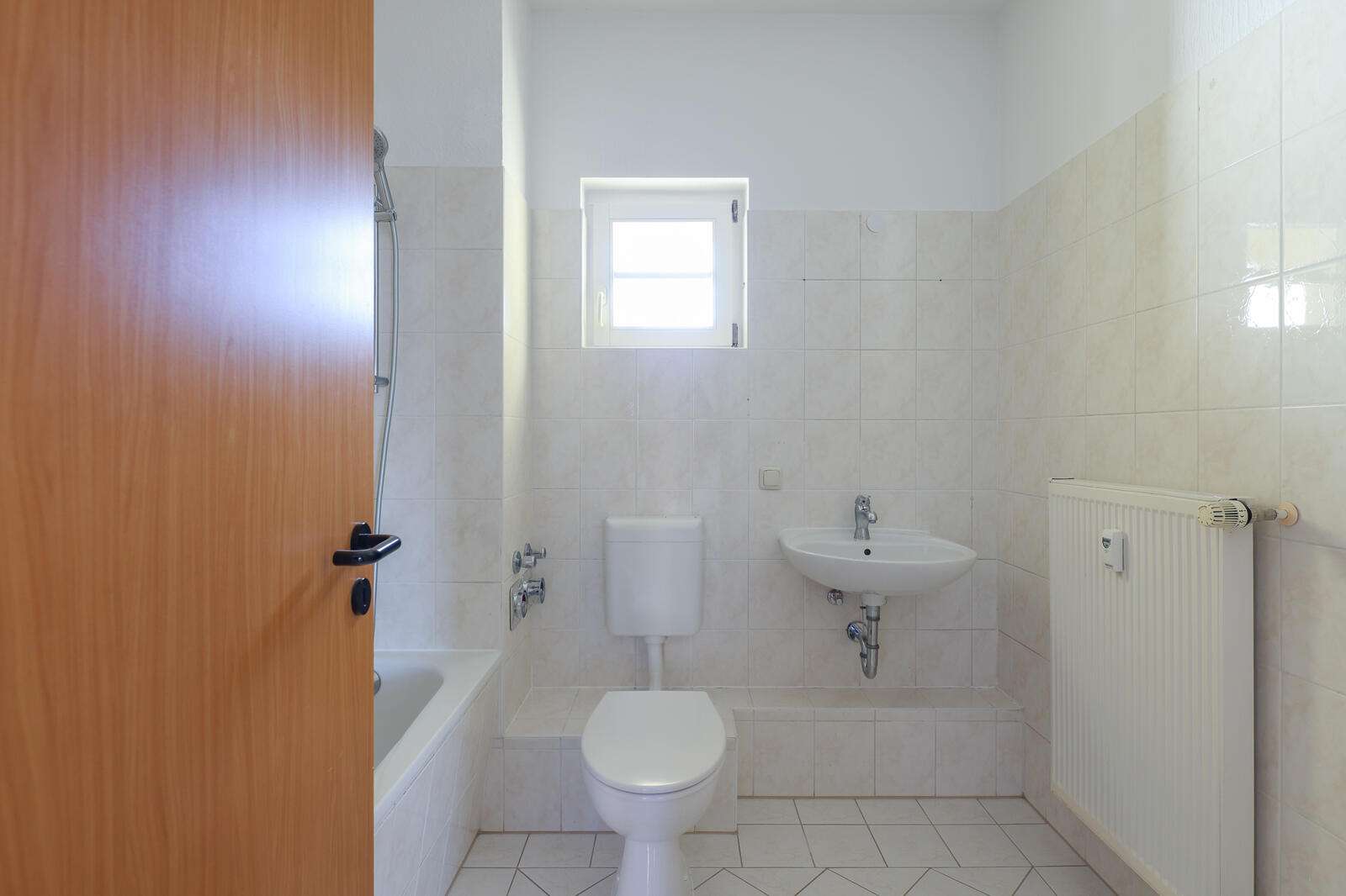 Immobilie in Lübben (Spreewald) - PROVISIONSFREI ! | 4-Zimmer ETW am Krankenhaus
98,16 m² | 1.OG | Balkon | denkmalgeschützter Altbau - Bild 4