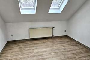 *MK IMMOBILIEN* Modernisiert! Großzügige 3-Raum-Dachgeschosswohnung in der Krämpfervorstadt!