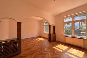 Großzügige 4-Zimmer-Wohnung mit großer Terasse und Einbauküche