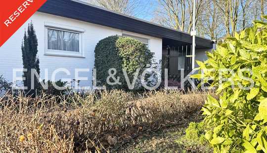 Bild von Klassischer Atrium-Bungalow mit Garage