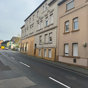 WOHNENSEMBLE IN FRANKFURT-SOSSNEHIM MIT ENTWICKLUNGSPOTENZIAL