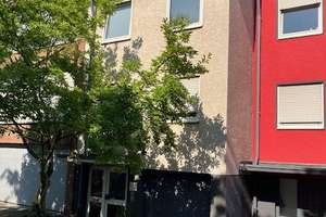 Großzügige Doppelhaushälfte mit Garage in direkter Rheinnähe