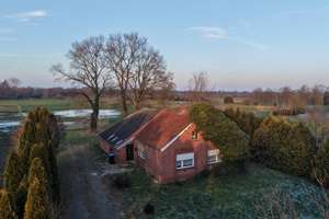 Verkauft! Sanierbedürftiges Fehnhaus in Kanallage mit Blick auf Wiesen und Felder! – Die vollständige Adresse der Immobilie erhältst du vom Anbieter., 26810 Westoverledingen – Vorschaubild 3
