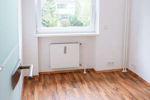 Ruhige - helle - 3,5 Zimmer Wohnung - 2 Balkone - EBK - Keller und kleine TG  – Die vollständige Adresse der Immobilie erhältst du vom Anbieter., 22159 Farmsen-Berne, Hamburg – Vorschaubild 17