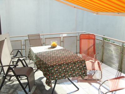 Wohnung 8 – Helle 2-Zimmer-Wohnung im Hinterhaus mit Balkon, Terrasse und Aufzug im Erdgeschoss