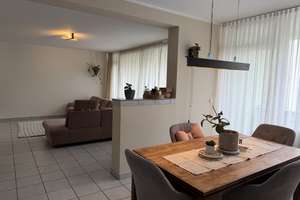 Großzügige 4-Zimmer-Wohnung mit Aufzug direkt am Opladener Platz