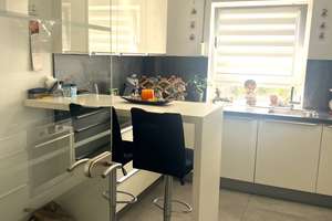 Moderne Dachgeschoßwohnung komplett saniert plus EBK & Garage