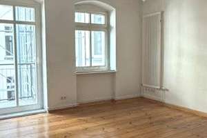 Sehr schöne  1 Zimmer Apartment mit großem Balkon im Samariterkiez.