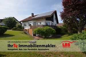 Familientraum mit Einliegerwohnung und großem Garten – Breisgau-Hochschwarzwald (Kreis) – Vorschaubild 1