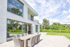 Imposante Architektenvilla in bevorzugter Wohnlage von St. Jürgen, fußläufig zu Wakenitz und UKSH! – Die vollständige Adresse der Immobilie erhältst du vom Anbieter., 23562 Sankt Jürgen, Lübeck – Vorschaubild 2