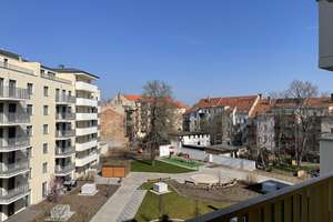 von Privat – 4 OG Erstbezug – urban & ruhig zugleich, 3 Schlaf- Zimmer, Balkon, EBK, TG