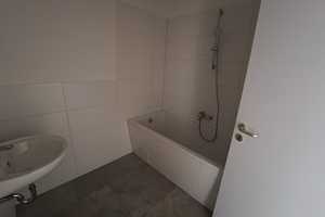 Attraktive Wohnung mit Einbauküche und neu saniertem Bad – Saalhausener Str. 50, 1159 Dresden – Vorschaubild 4