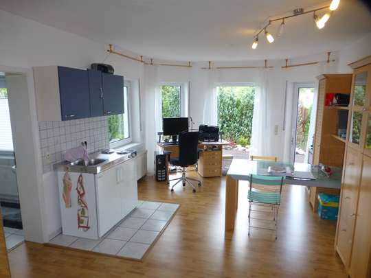 Renoviertes Appartement mit sonniger Terrasse in ruhigem Wohnhaus (direkt vom Eigentümer)