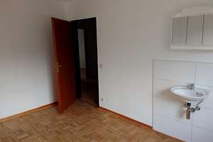 Student:innen-Wohnung: Schöne, geräumige vier ZKB in Mainz-Finthen, nur für Studi-WG ! – Die vollständige Adresse der Immobilie erhältst du vom Anbieter., 55126 Finthen, Mainz – Vorschaubild 13
