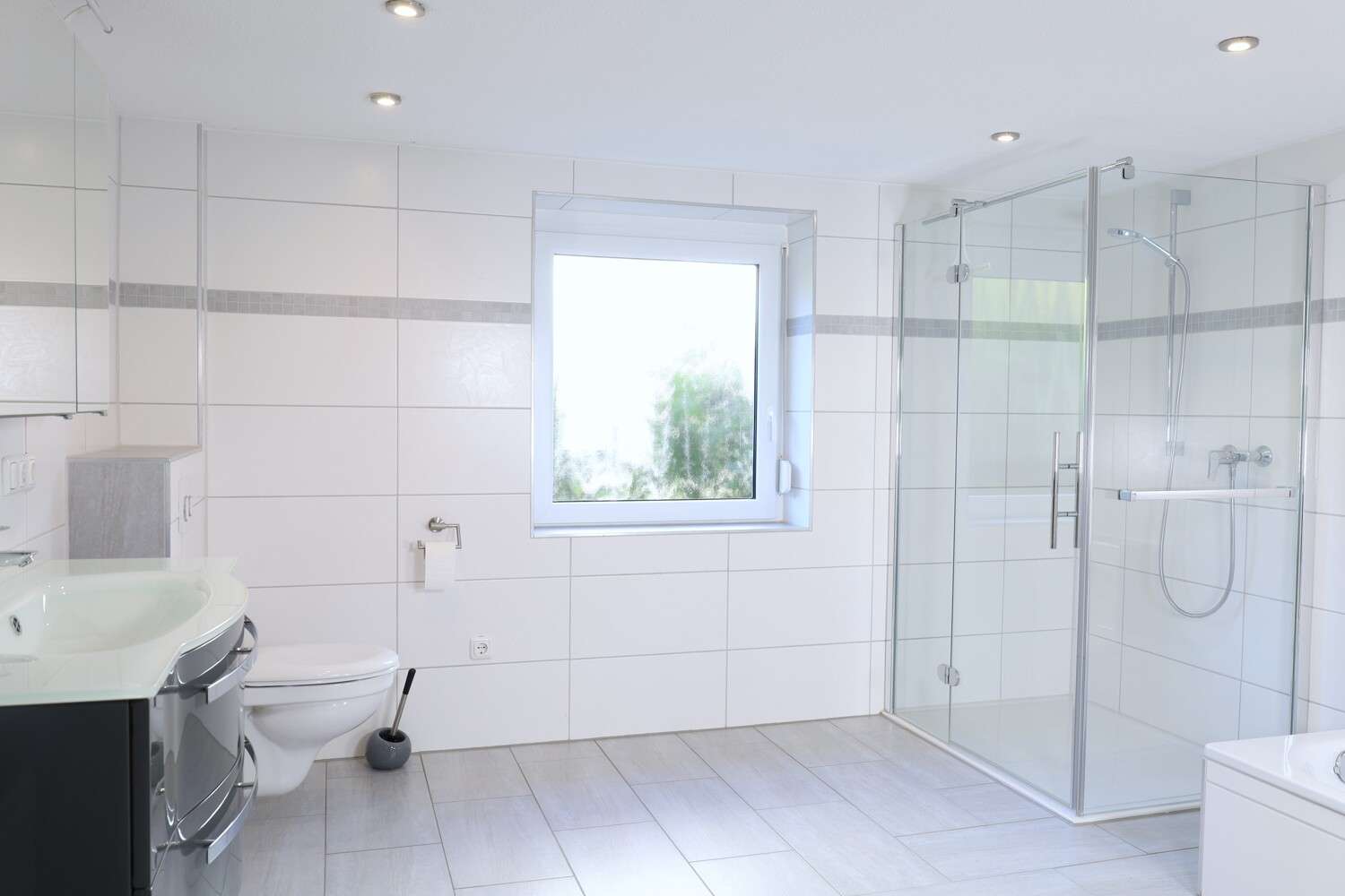 Immobilie in Dürrlauingen - Geräumiges Zweifamilienhaus 
mit großem Grundstück - Bild 3