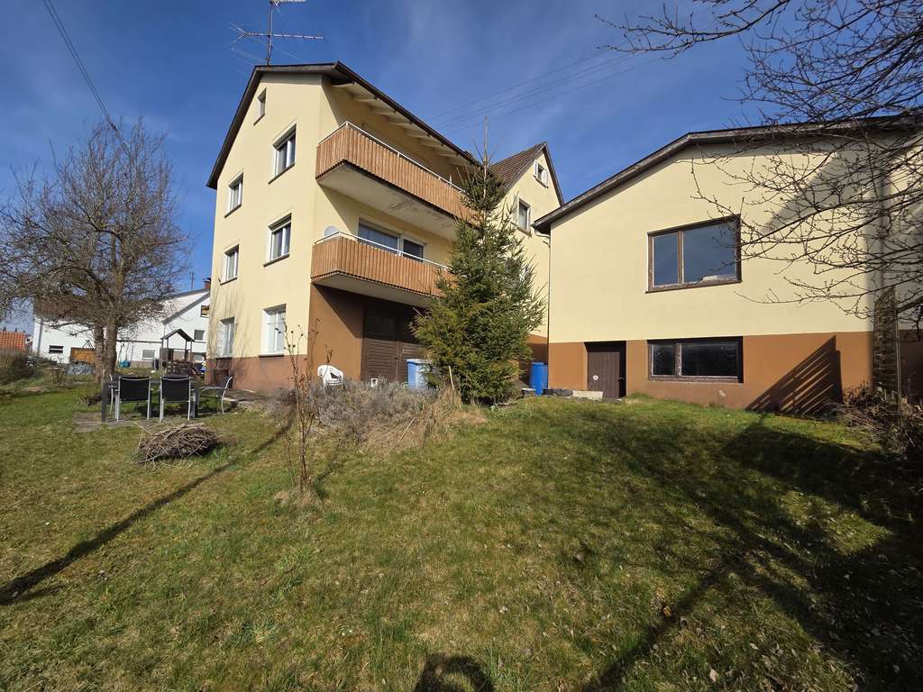 Immobilie in Seitingen-Oberflacht - Seitingen - Oberflacht: Bezugsfreies, freist. 1 - 2 - Familienhaus mit 3 Garagen, Balkone u.v.m. - Bild 1
