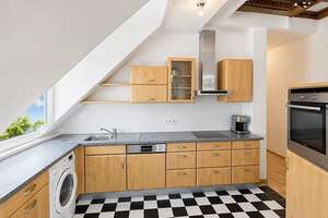 Charmante Zwei-Zimmer-Dachgeschosswohnung mit Balkon – 60313 Bahnhofsviertel, Frankfurt am Main – Vorschaubild 5