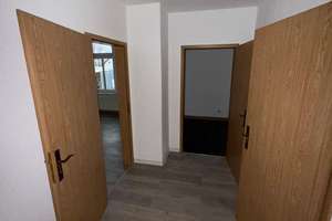 Großzügige 3-Zimmer mit Garage, Laminat, EBK und Wannenbad in guter Lage – Zwickauer Straße 408, 9117 Siegmar, Chemnitz – Vorschaubild 8