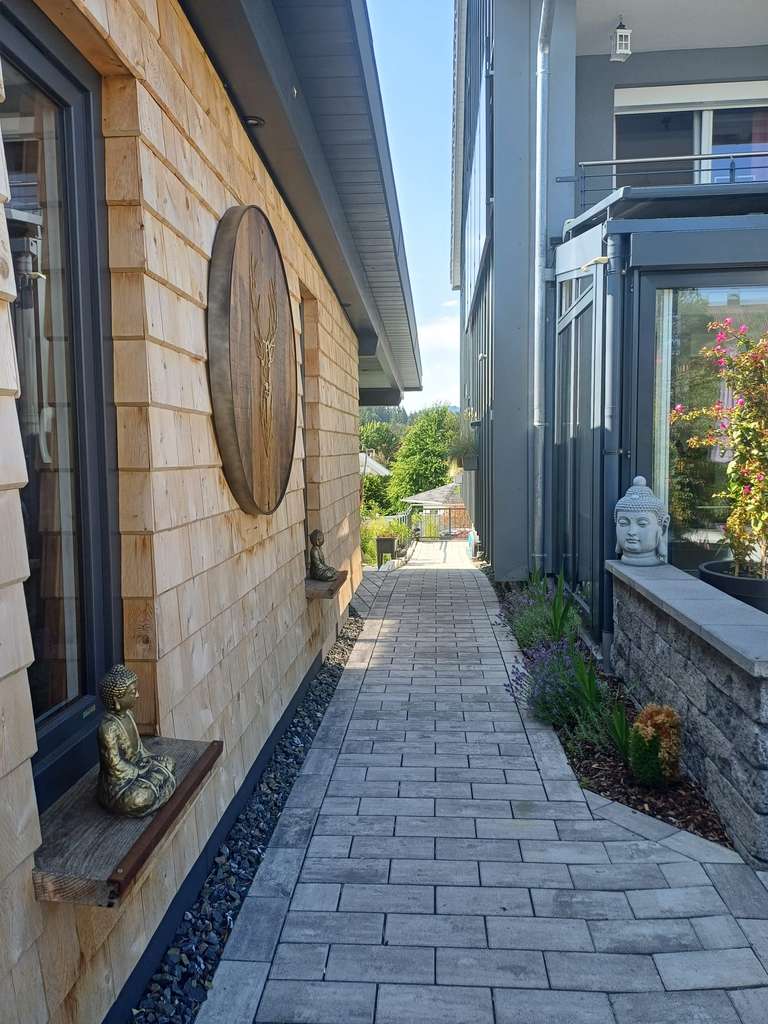 Immobilie in Buchenberg - Einzigartige Doppelhaushälfte mit großer Garage, Wintergarten und Poolanlage - Bild 3