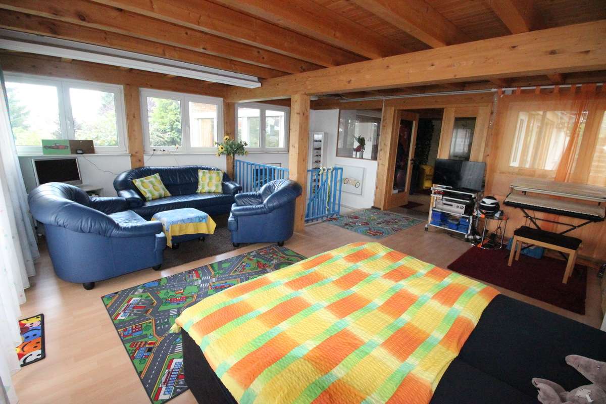 Immobilie in St. Georgen im Schwarzwald - Sonne! Aussicht! Wandelbares 1-2 Fam.-Haus in Aussichtslage von St. Georgen! - Bild 4