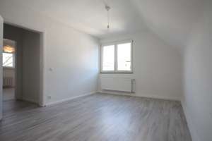 Renovierte 2,5-Zimmer-DG-Wohnung in Oberhausen, zentrale Lage – Straßburger Straße 218, 46045 Dümpten, Oberhausen – Vorschaubild 3