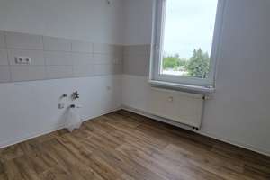 3-Zimmer-Wohnung mit großem Balkon in zentraler Lage – Stadionstraße 3, 39218 Schönebeck (Elbe) – Vorschaubild 2