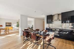 Luxuriöse 4-Zimmerwohnung in villenähnlicher Wohnlage mit großem umlaufenden Garten in Nymphenburg – Die vollständige Adresse der Immobilie erhältst du vom Anbieter., 80639 Nymphenburg, München – Vorschaubild 2