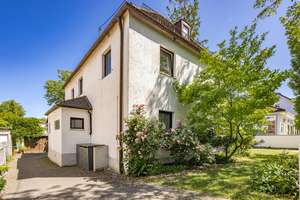 Charmantes Sanierungsobjekt mit großem Entwicklungspotenzial!