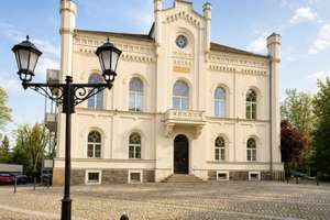 Außergewöhnliche Vier-Zimmer-Wohnung im historischen Rathaus in Zwenkau 
