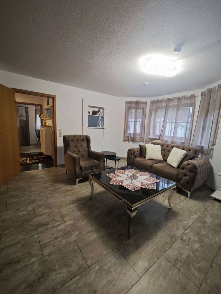 Immobilie in Kuchen - Platz für Ihre Ideen:" 4,5-Zimmer-Wohnung + Gartenanteil + Garage - seltene Gelegenheit" - Bild 2