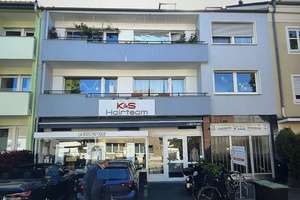Schöne lichtdurchflutete 3 Zimmerwohnung mit Balkon, Terrasse und Garten