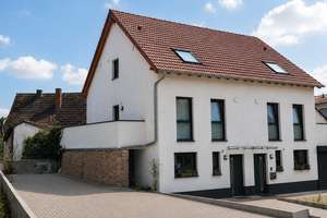 Modernes Wohnen in Laudenbach- DHH mit Terrasse