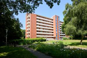 Über den Dächern Kiels: Modernisierte 3-Zimmer-Wohnung mit Balkon und Parkblick – Die vollständige Adresse der Immobilie erhältst du vom Anbieter., 24148 Ellerbek, Kiel – Vorschaubild 1