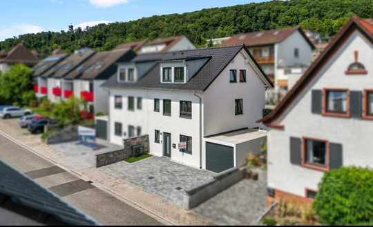 Neuwertige Doppelhaus mit großzügige Garten und Terrasse