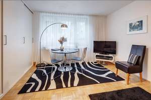 Möbliert: Möblierte Wohnung in sehr guter Lage Schwabing – Die vollständige Adresse der Immobilie erhältst du vom Anbieter., 80796 Neuschwabing, München – Vorschaubild 1