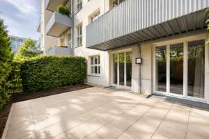 Frisch renovierte EG-Wohnung mit großer Terrasse I provisionsfrei I bezugsfrei