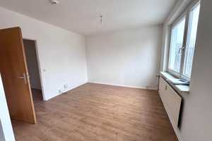 2 Monate Kaltmietfrei + Kautionsfrei // 3 Zimmer Wohnung mit Badewanne // – Richard-Paulick-Straße 19, 6124 Halle (Saale) – Vorschaubild 1