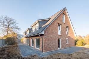 Neubau-Reihenendhaus 
in ruhiger und begehrter Wohnlage – Tannenallee 48 b, 22844 Norderstedt – Vorschaubild 1
