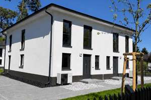 Exklusive Neubau-Doppelhaushälfte – luxuriös ausgestattet & sofort bezugsfertig – Die vollständige Adresse der Immobilie erhältst du vom Anbieter., 15827 Blankenfelde-Mahlow – Vorschaubild 2