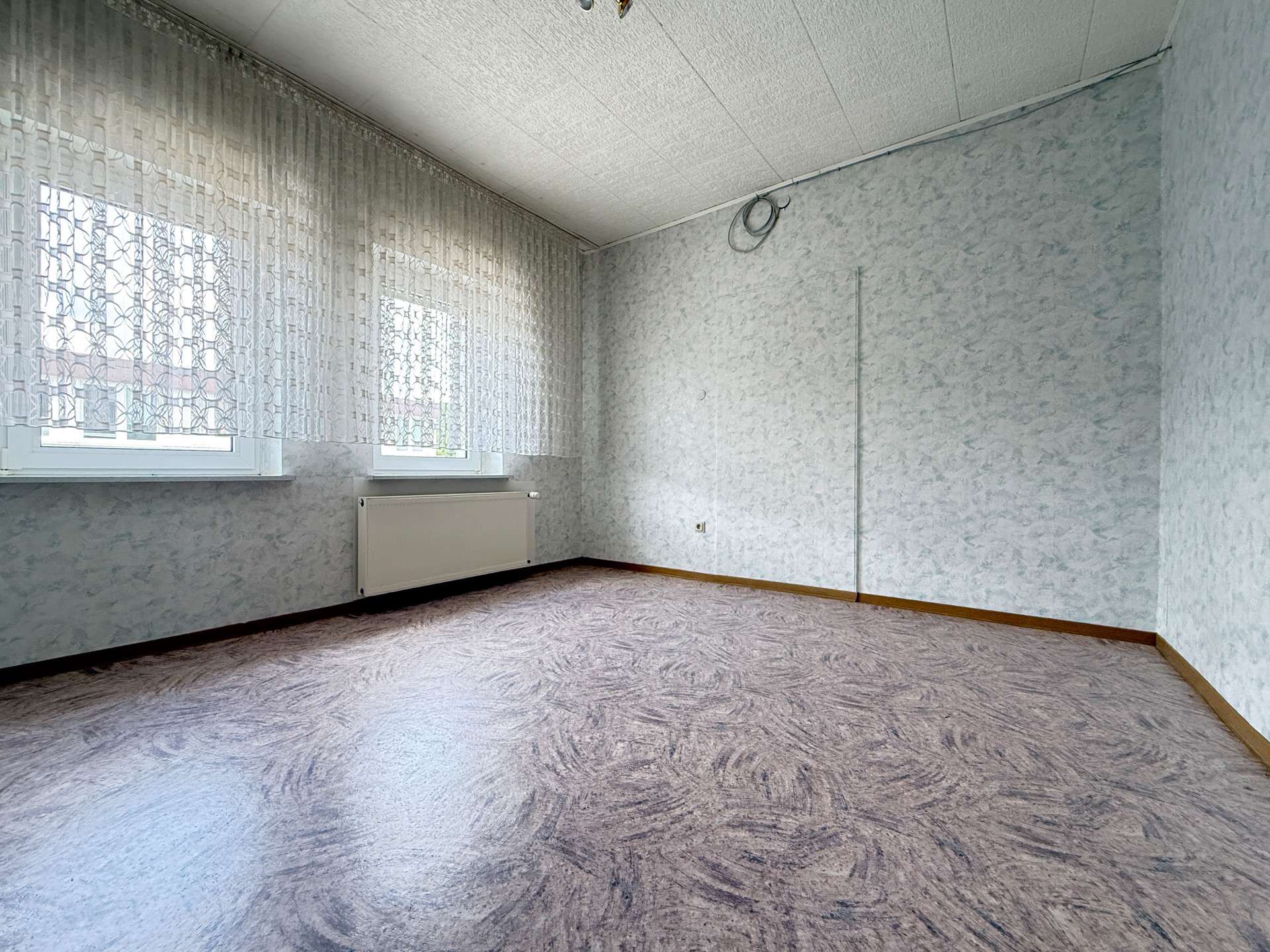 Immobilie in Herdorf - Viel Platz für die Familie – großzügiges Einfamilienhaus mit Wintergarten, Pool und zwei Garagen! - Bild 7